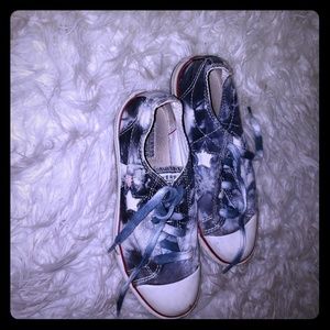 Converse women size 5/6 tie-dye